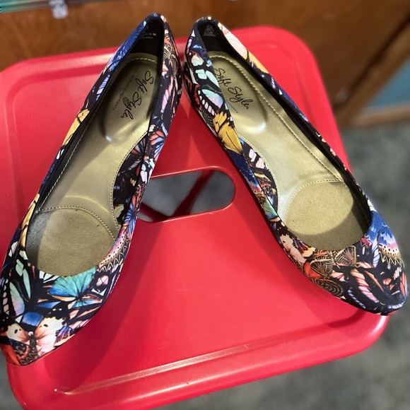 Flats - Picture 2 of 2